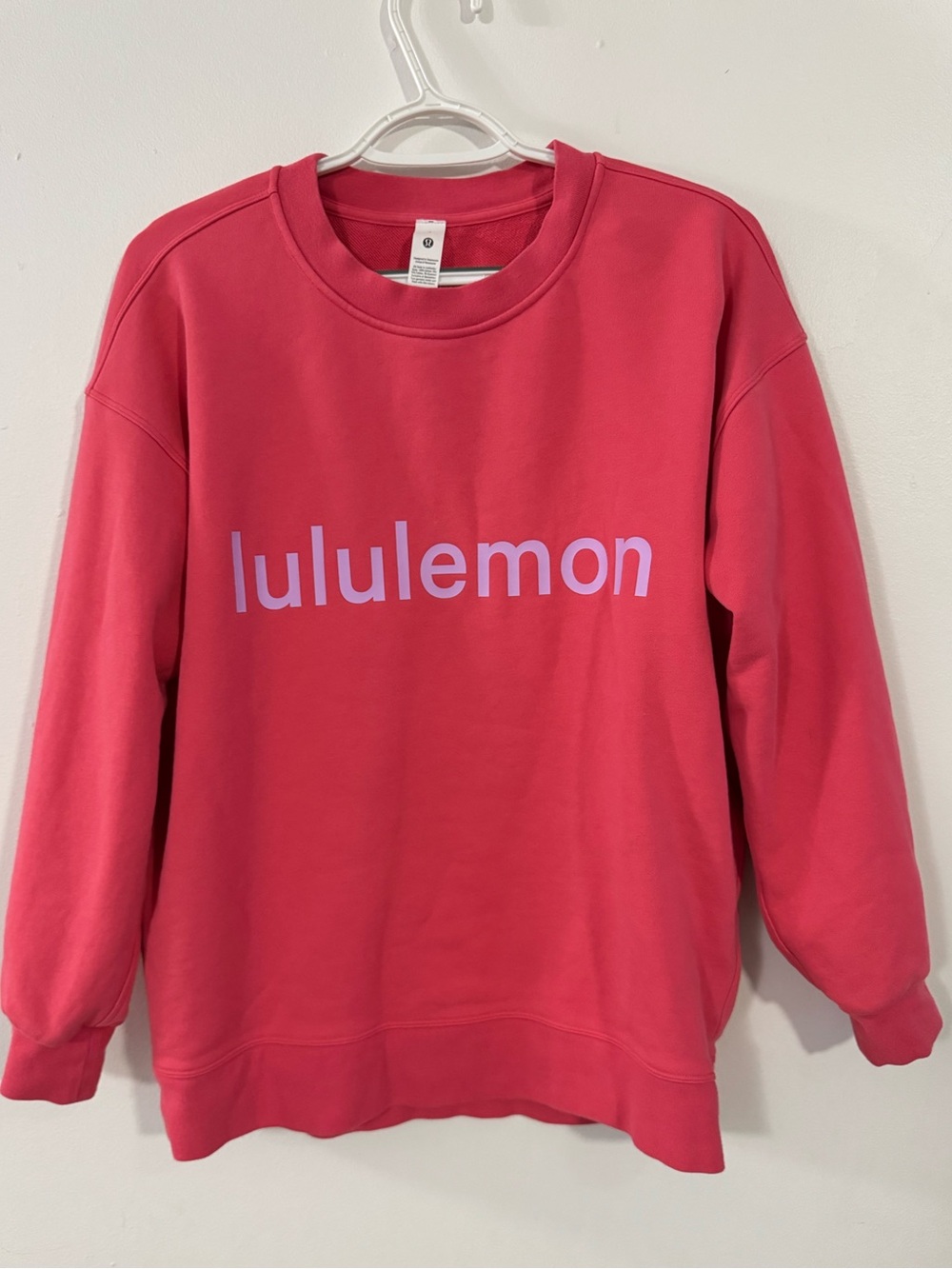 LULULEMON Perfecty Oversized Crew Graphic in pink - Picture 2 of 5